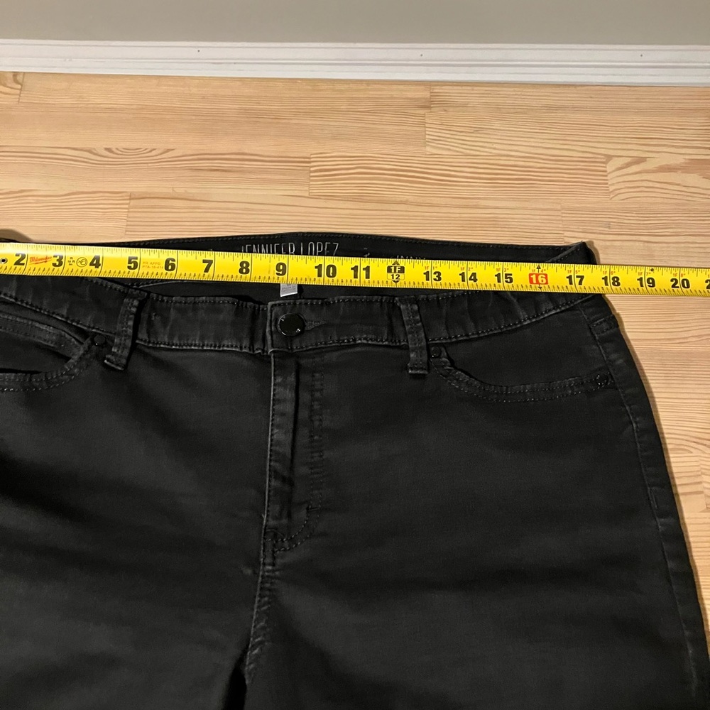 Jennifer Lopez Black Skinny Jeans Sleek Fit, size 16